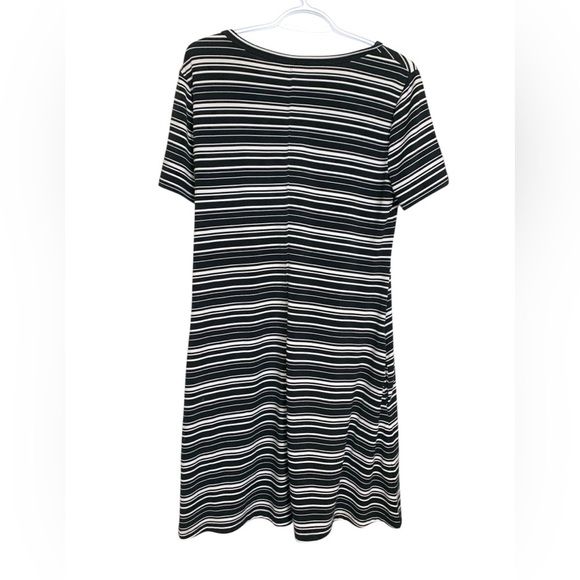 Kenneth Cole black-and-white striped dress w pockets, summer weight w stretch - Picture 3 of 11